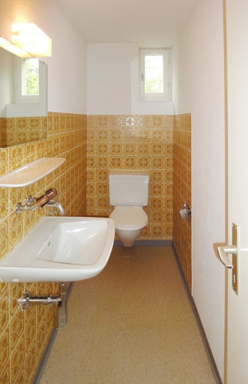 separates WC