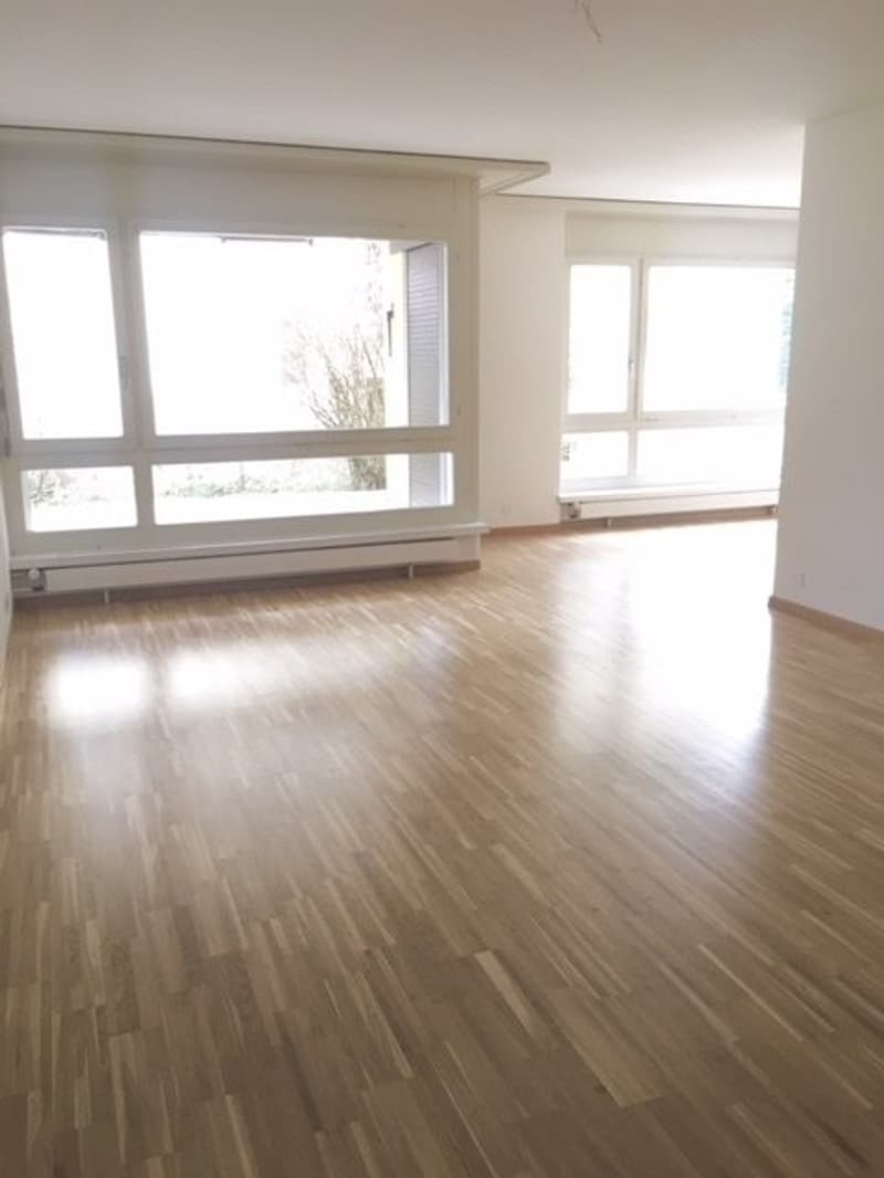 Schöne 3.5-Zimmerwohnung mit Balkon (2)