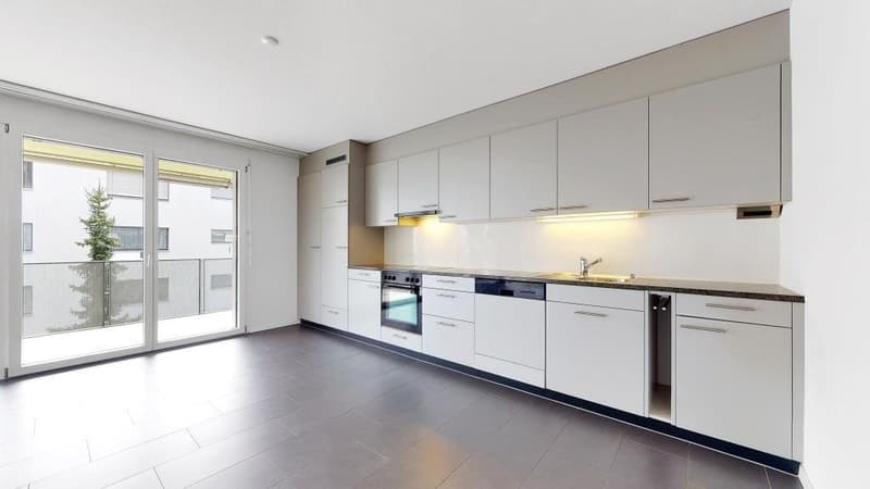 Grosszügige Wohnung mit grossem Balkon! (2)