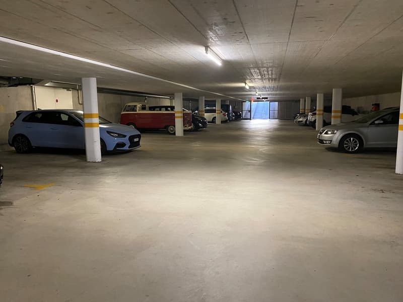 Einstellhallenplatz in Kirchberg (2)
