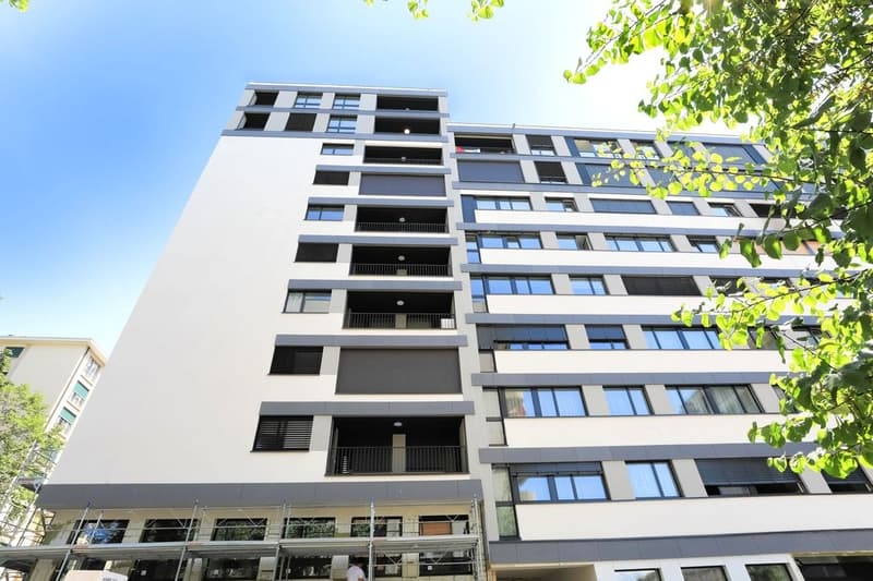 Facade_2.JPG