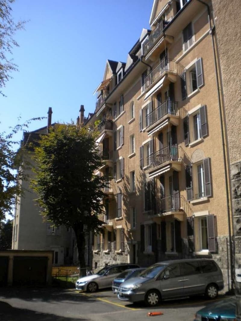 Place de parc extérieure dans le quartier sous-gare (2)