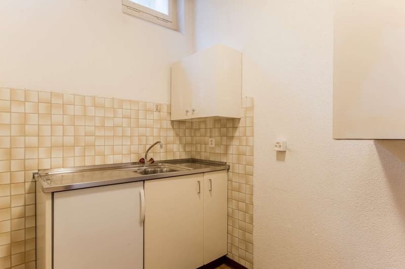 Küche mit Kühlschrank