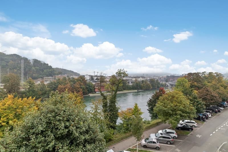 Balkon mit Sicht auf die Aare
