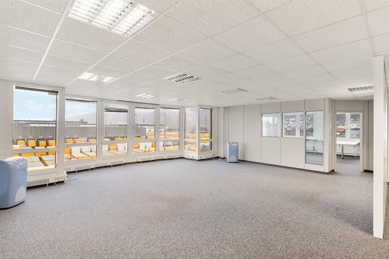 Seltene Kombination aus Büro und Lager an einem Standort (11)