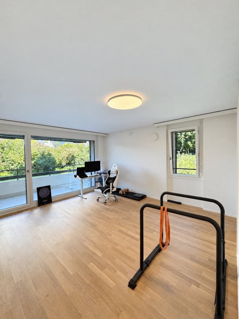 05_Living_Room_Workspace.jpg