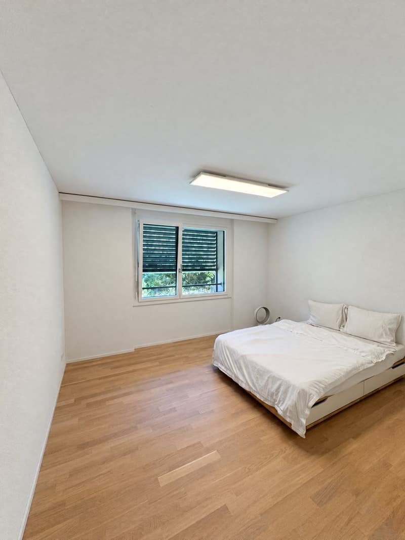 01_Bedroom_Window_View.jpg