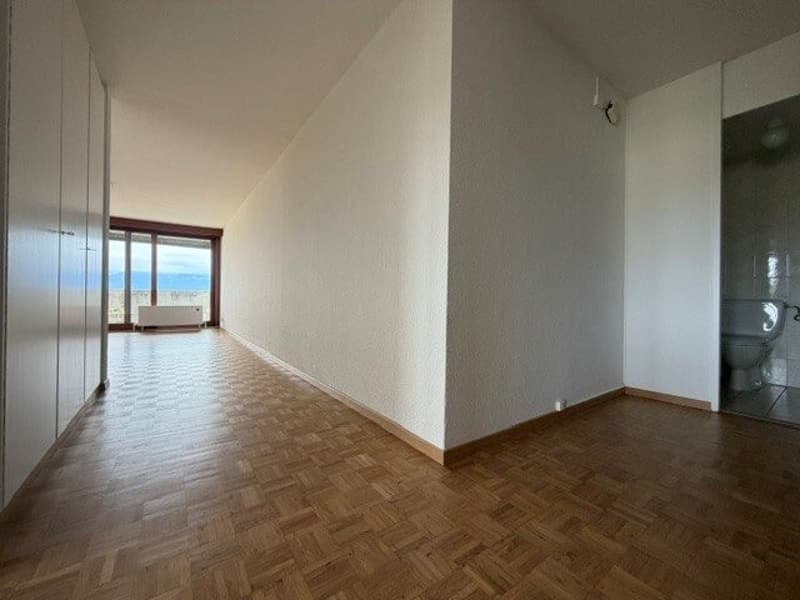 Hall.jpg