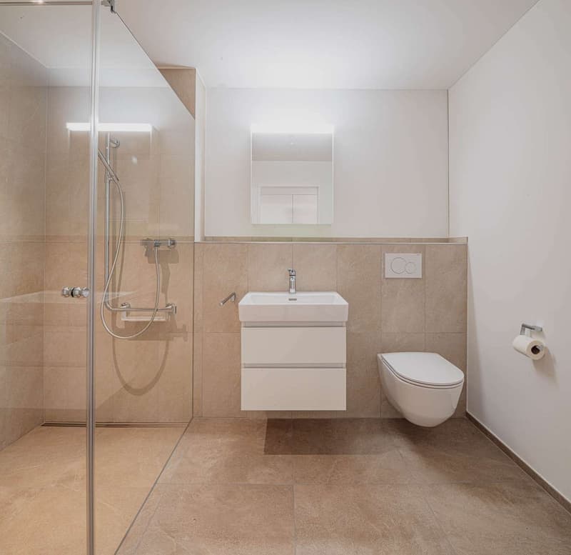 Badezimmer mit Dusche