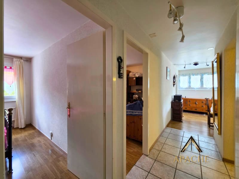 Appartement de 3.5 pièces avec balcon et vue imprenable en position dominante (9)