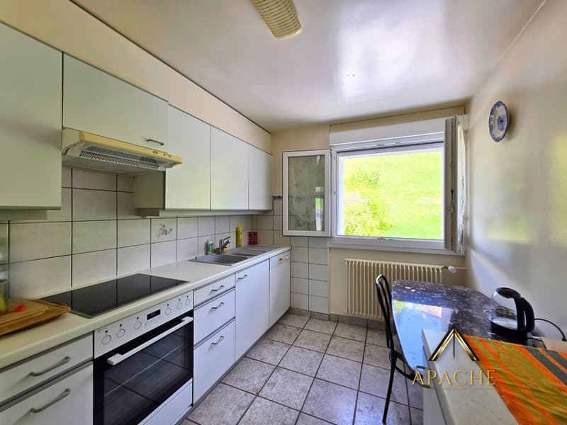 Appartement de 3.5 pièces avec balcon et vue imprenable en position dominante (5)