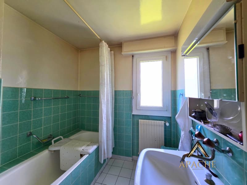 Généreuse maison familiale, 2 appartements pouvant être réunis et 5 garages (14)