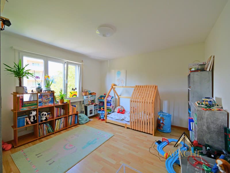 Lumineux 4.5 pièces avec deux balcons dans un environnement paisible (9)