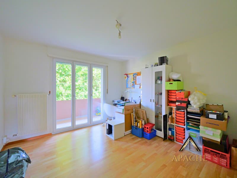 Lumineux 4.5 pièces avec deux balcons dans un environnement paisible (8)