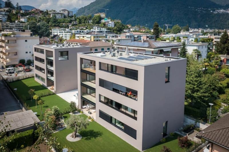 Moderne und zetrale 4.5 Zi.-Gartenwohnung mit Pool (8)