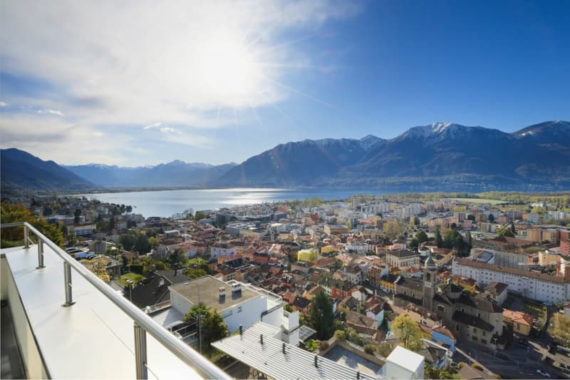 Moderne Zweifamilienhaus mit Sessicht und grosszügigen Terrassen (2)