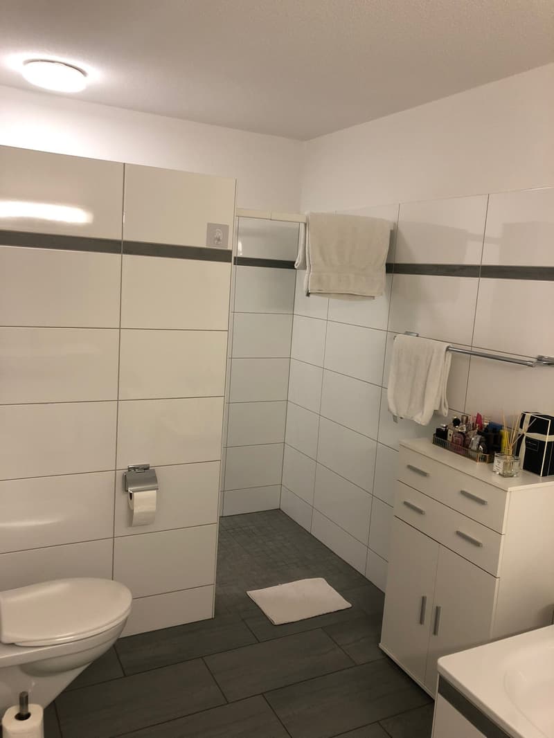 Bad mit Dusche/Badewanne