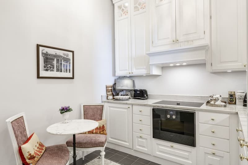 Appartement de style dans un immeuble Belle-Epoque (6)