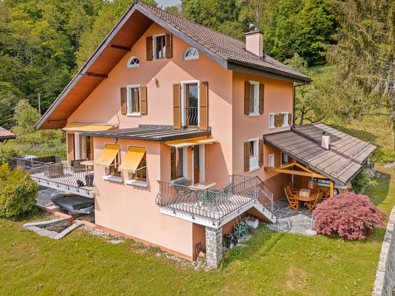 Superbe maison individuelle offrant une magnifique vue sur le lac (2)