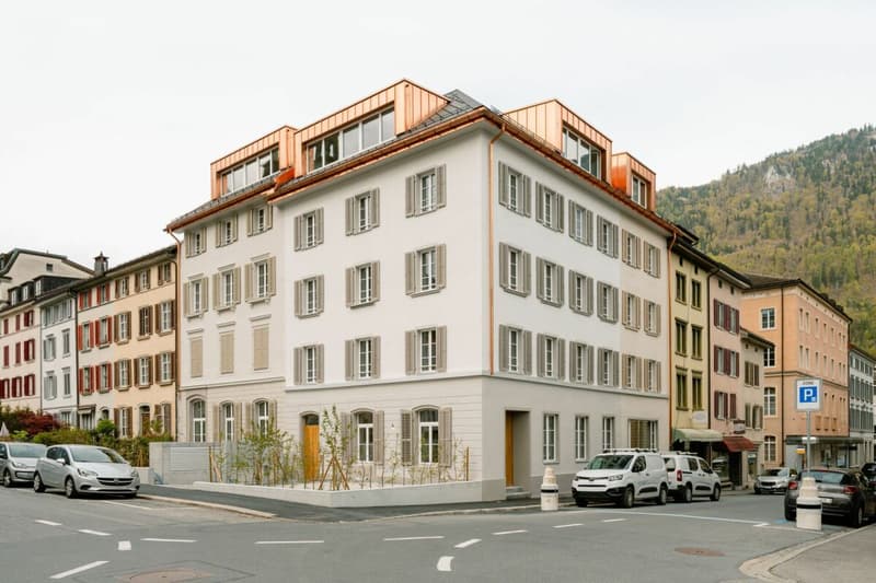 Erstvermietung "Haus Fridolin": Moderne Dach-Maisonettewohnung mit Balkon im Herzen von Glarus (6)