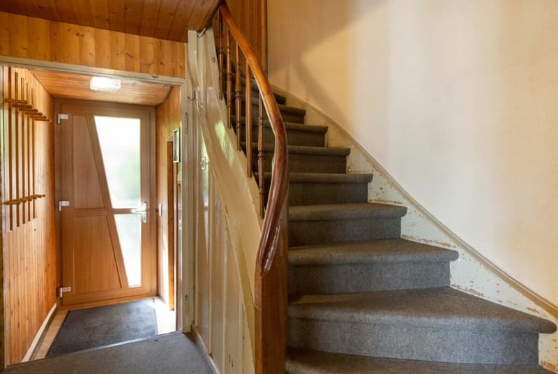 Charmantes Doppeleinfamilienhaus mit grosszügigem Garten in Diesbach (4)
