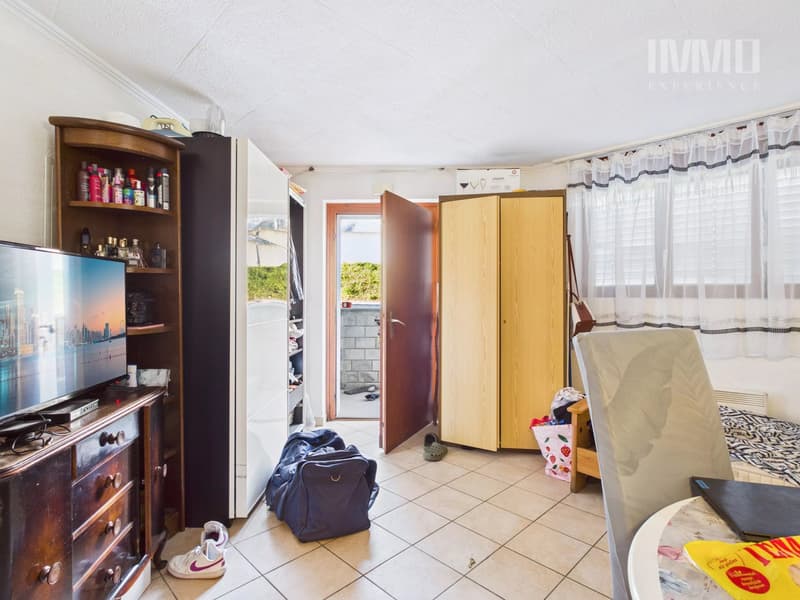 Halle dépôt avec chambres frigorifiques et deux studios (13)