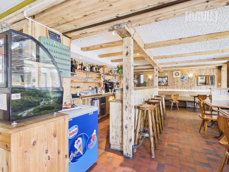 Immeuble Café-Restaurant Le Central et appartement (7)