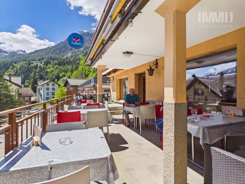 Immeuble Café-Restaurant Le Central et appartement (2)