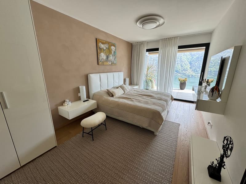 Splendido appartamento di 3,5 locali con vista lago giardino e piscina (17)