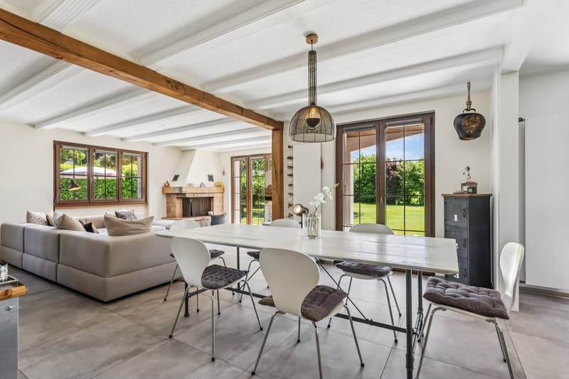 Séjour, salle à manger avec accès direct à l'extérieur