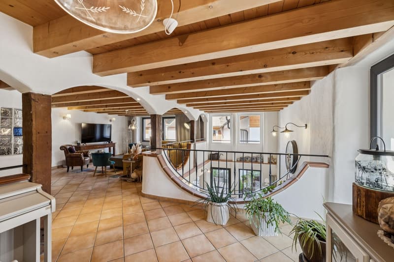 Maison de caractère rénovée avec studio indépendant et beaux volumes (5)