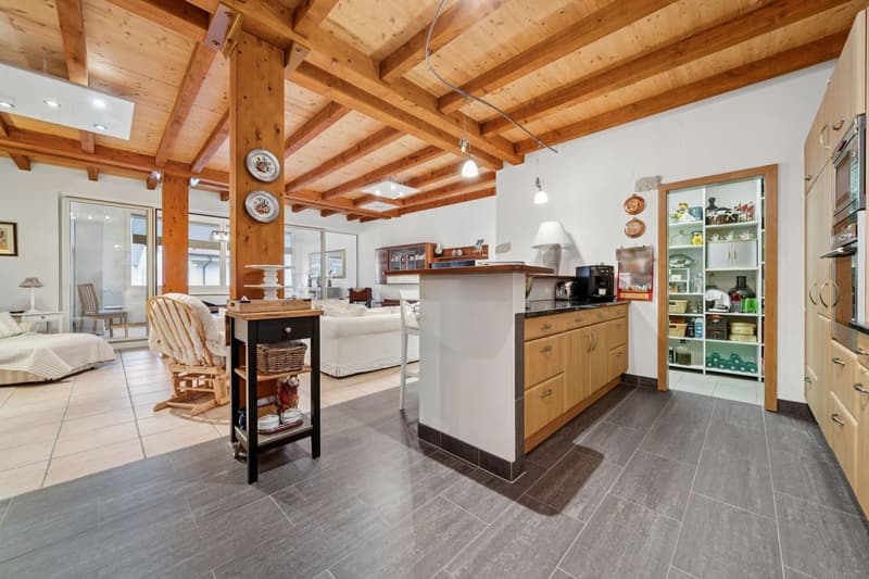 Spacieux appartement 4.5 pièces avec loggia à Champagne (4)