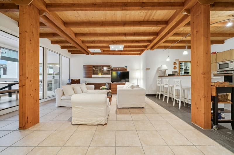 Spacieux appartement 4.5 pièces avec loggia à Champagne (6)