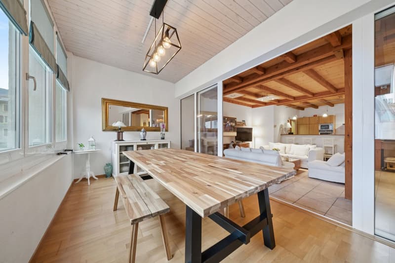 Spacieux appartement 4.5 pièces avec loggia à Champagne (3)