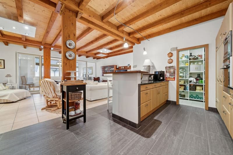 Spacieux appartement 4.5 pièces avec loggia à Champagne (4)
