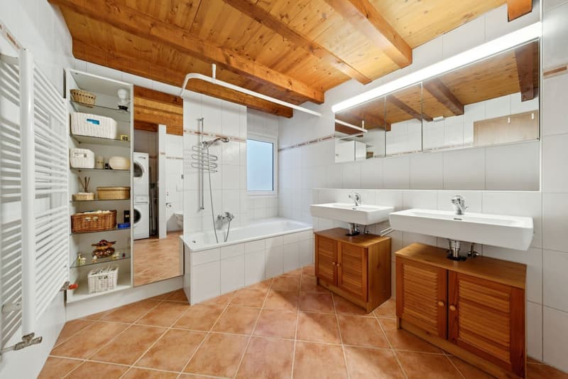 Spacieux appartement 4.5 pièces avec loggia à Champagne (10)