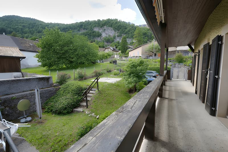 Maison paysanne de 1714 -- Trois logements, triplex familial et deux 2 (1)