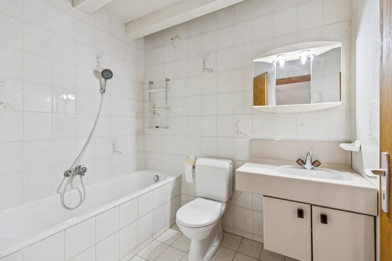 Maison de village 6.5 pièces - Beau potentiel de rénovation - La Chaux (9)