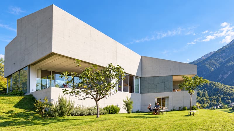 Architekturvilla in idyllischer Umgebung | Villa darchitettura immersa nel verde