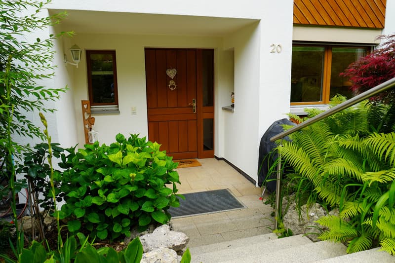 5½ Zimmer Einfamilienhaus mit Garten und Weitsicht (4)