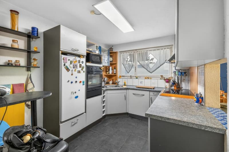 Semi-detached house with unobstructable view, spacious balcony, elevated location, and plenty of privacy (18)