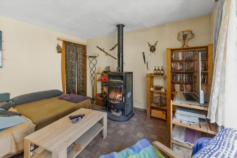 Semi-detached house with unobstructable view, spacious balcony, elevated location, and plenty of privacy (13)