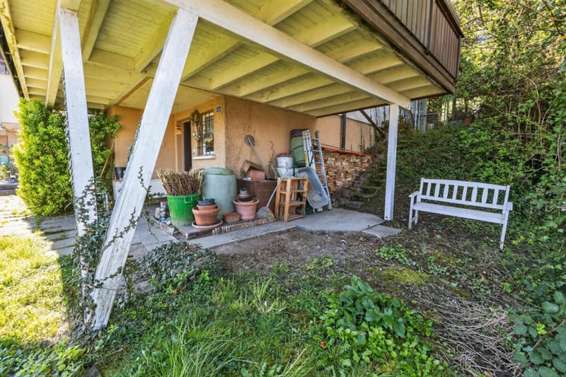 Semi-detached house with unobstructable view, spacious balcony, elevated location, and plenty of privacy (28)