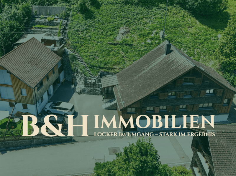 2 Einfamilienhäuser mit sehr viel Platz im Herzen Rüthis (1)