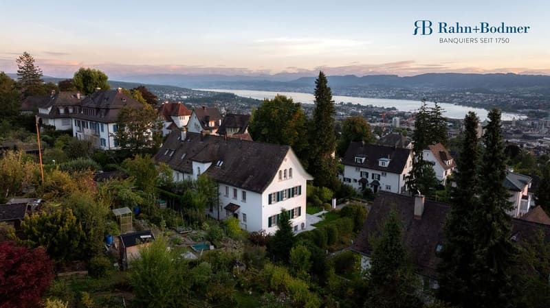 Esclusiva casa unifamiliare sul Zürichberg con privacy, vista panoramica e dependance separata. (2)
