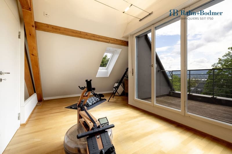 Grosszügige Maisonette-Wohnung mit Dachterrasse an exklusiver Zürichberg-Lage (11)