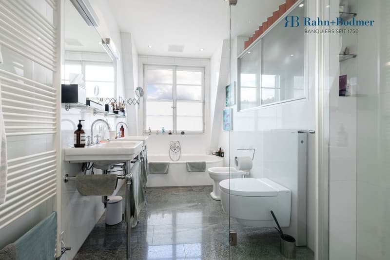 Grosszügige Maisonette-Wohnung mit Dachterrasse an exklusiver Zürichberg-Lage (9)