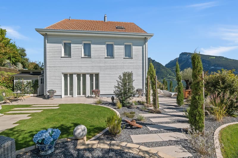 Exklusives Einfamilienhaus über dem Thunersee: Licht. Raum. Aussicht. (2)
