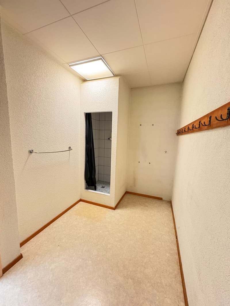 Bureaux/locaux 102-402 m², haute visibilité - La Chaux-de-Fonds (10)