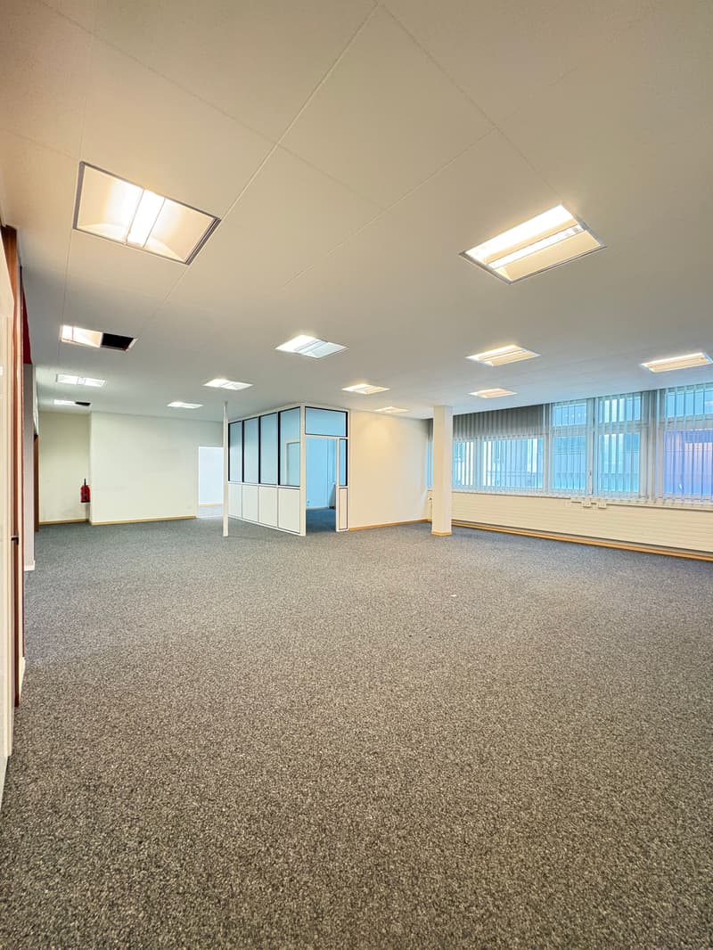 Bureaux/locaux 102-402 m², haute visibilité - La Chaux-de-Fonds (13)